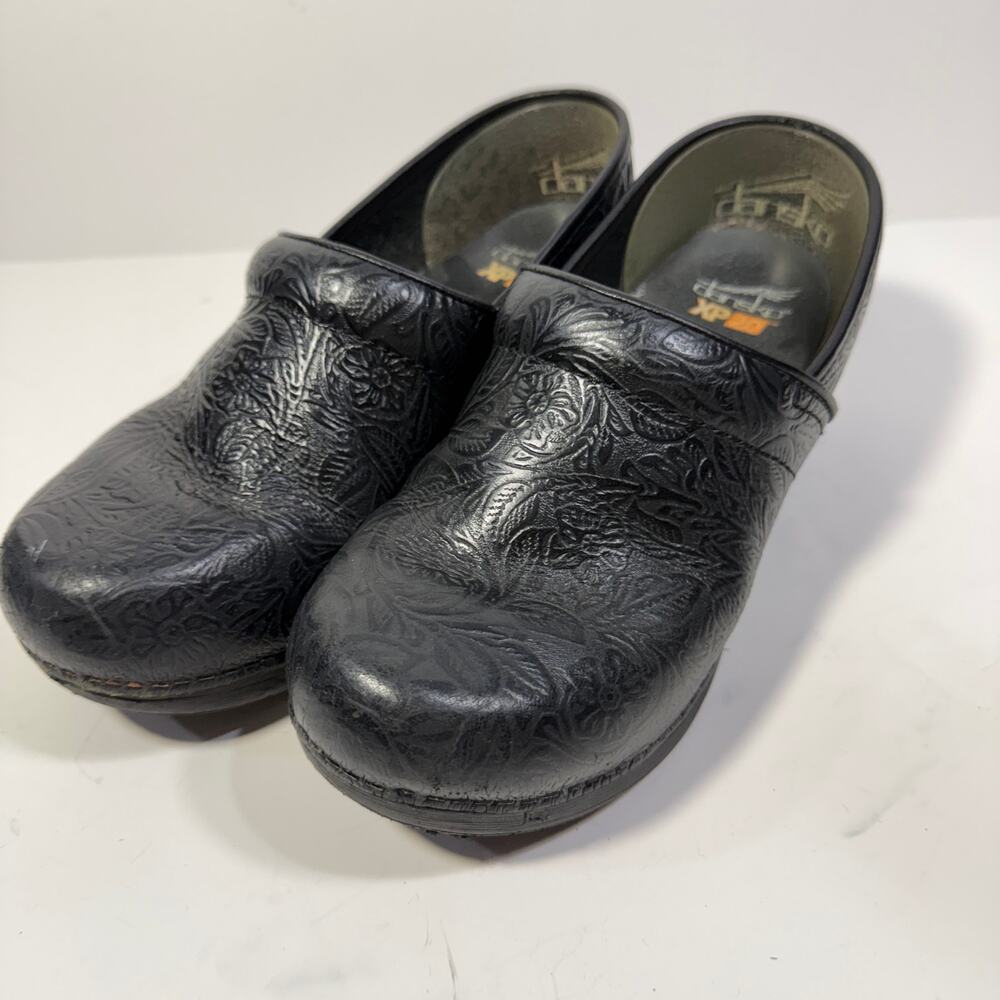 Dansko XP2.0 Floral Black Leather Grandmacore Cottagecore Comfort Casual Clogs 8
